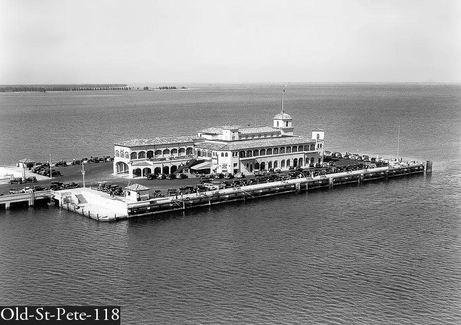 The million dollar pier 1926 St Petersburg Florida
